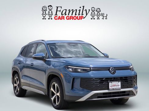 New 2026 Volkswagen Tiguan SE FWD image 2
