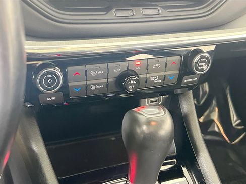 Used 2022 Jeep Compass High Altitude AWD/4WD image 16