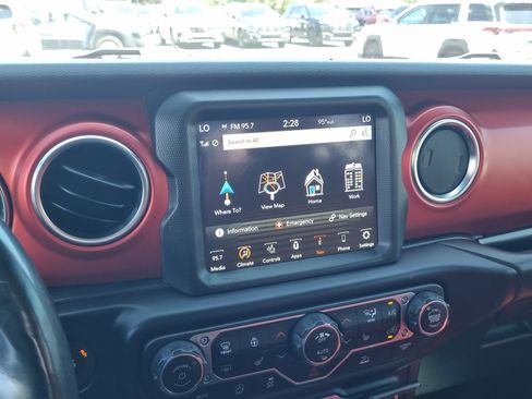 Used 2022 Jeep Gladiator Rubicon w/ Cold Weather Group AWD/4WD image 28