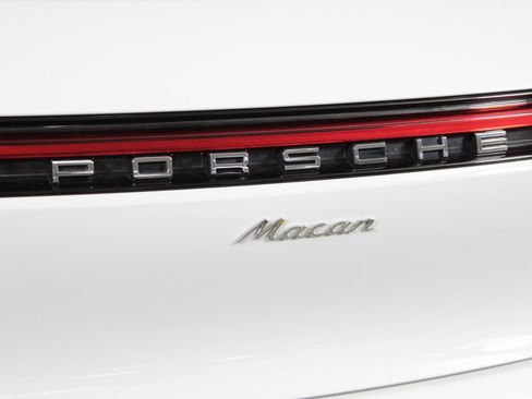 Used 2024 Porsche Macan w/ Premium Plus Package image 13