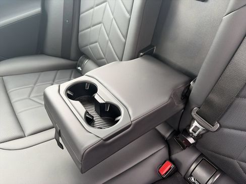 Used 2025 BMW 530i RWD image 33