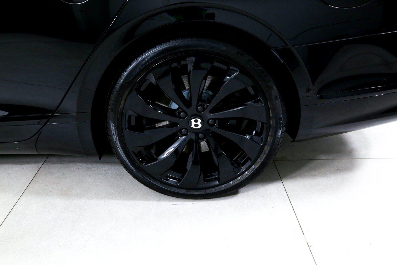 Used 2025 Bentley Flying Spur Plug-In Hybrid AWD/4WD image 34