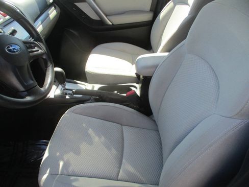 Used 2016 Subaru Forester 2.5i Premium w/ All-Weather Package AWD/4WD image 13