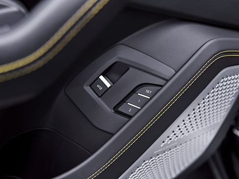Used 2022 Lamborghini Urus AWD/4WD image 44