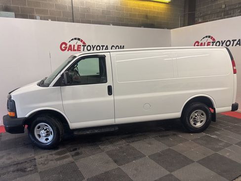 Used 2016 Chevrolet Express 2500 image 8