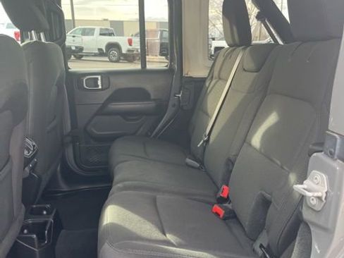 Used 2019 Jeep Wrangler Unlimited Sahara AWD/4WD image 33