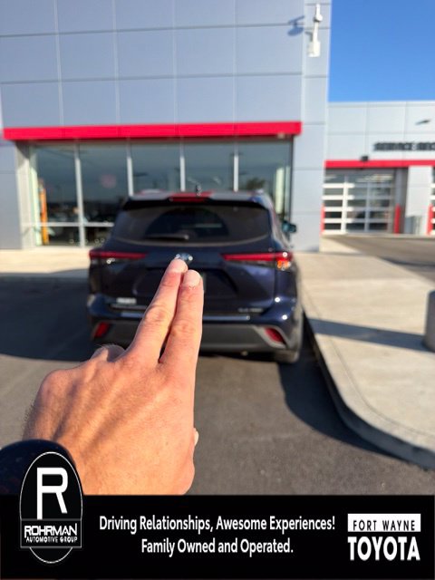 Used 2020 Toyota Highlander XLE AWD/4WD image 5