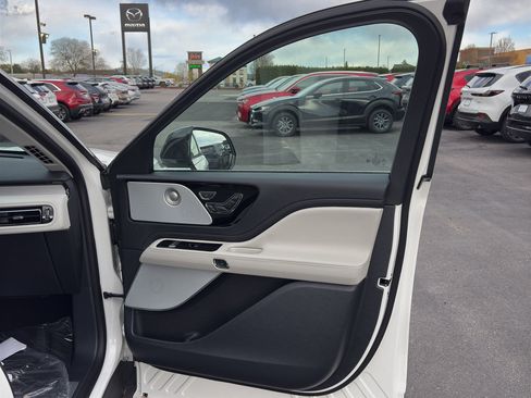 New 2026 Lincoln Aviator Reserve w/ Luxury Package AWD/4WD image 17
