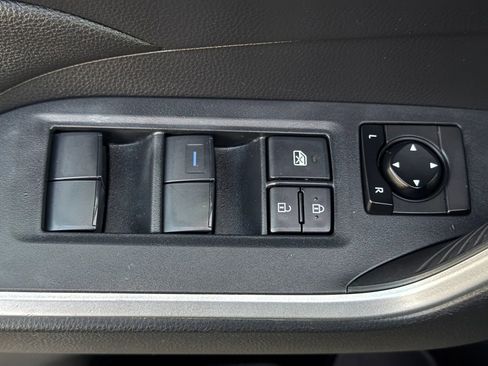Used 2019 Toyota RAV4 XLE w/ Convenience Package FWD image 24