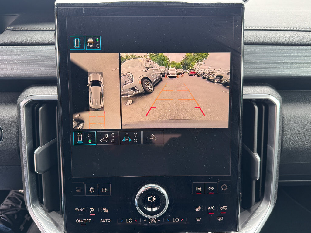 Used 2026 GMC Acadia Elevation w/ Elevation Premium Package AWD/4WD image 16