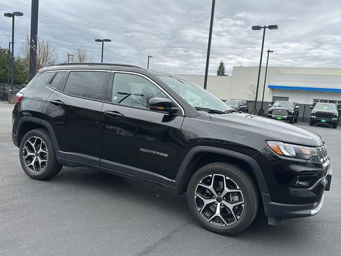 Used 2025 Jeep Compass Limited image 7