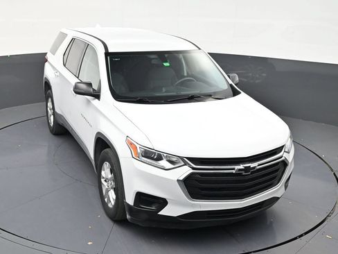Used 2021 Chevrolet Traverse LS FWD image 18