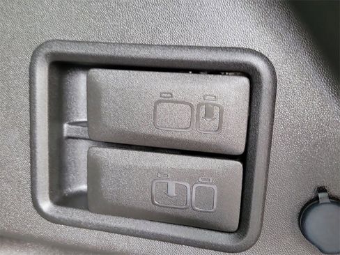 Used 2018 GMC Terrain SLT w/ LPO, Cargo Package image 12