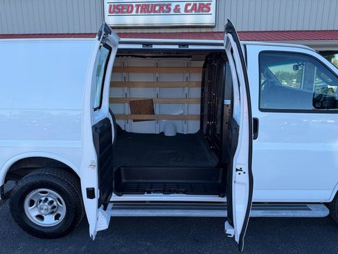 Used 2020 Chevrolet Express 2500 w/ Driver Convenience Package RWD image 16