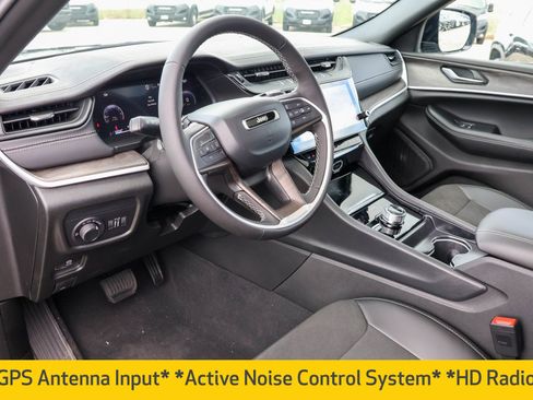 New 2026 Jeep Grand Cherokee Altitude image 4