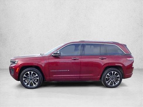 Used 2022 Jeep Grand Cherokee Overland w/ Advanced Protech Group III AWD/4WD image 2