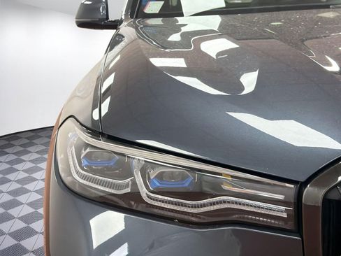 Used 2022 BMW X7 M50i w/ Dynamic Handling Package image 9