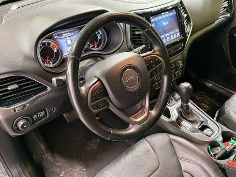 Used 2020 Jeep Cherokee Limited image 10