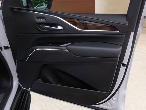 Certified 2023 Cadillac Escalade Premium Luxury w/ Performance Package image 30