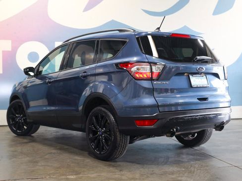 Used 2018 Ford Escape SE w/ SE Sport Appearance Package image 2