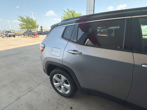 Used 2018 Jeep Compass Latitude w/ Popular Equipment Group AWD/4WD image 12