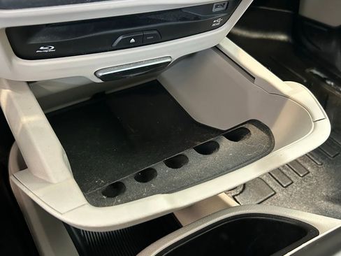 Used 2020 Chrysler Pacifica Touring-L Plus FWD image 22