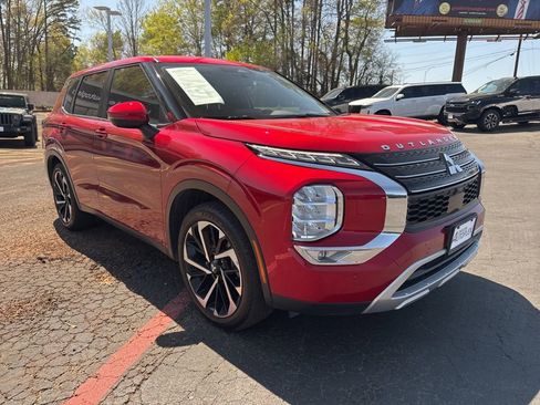 Used 2022 Mitsubishi Outlander SE image 4