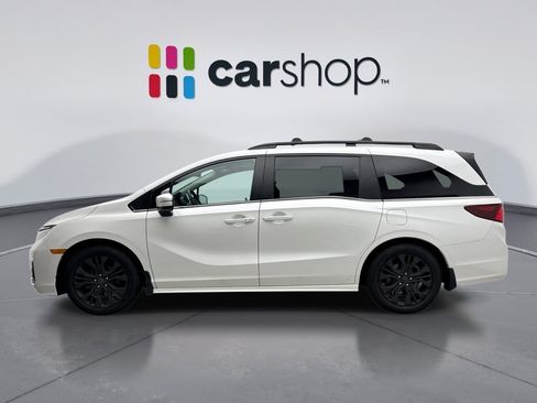 Used 2025 Honda Odyssey Touring image 2