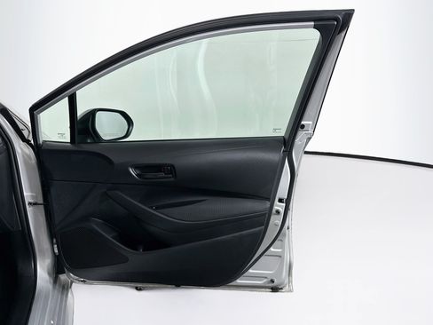 Used 2025 Toyota Corolla LE FWD image 30