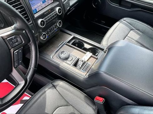 Used 2019 Ford Expedition Limited w/ Equipment Group 301A RWD image 18