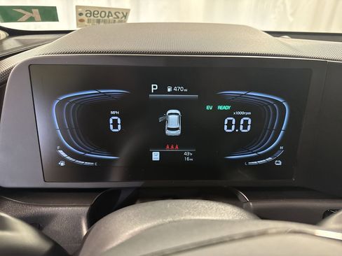 Certified 2025 Kia Niro LX image 18