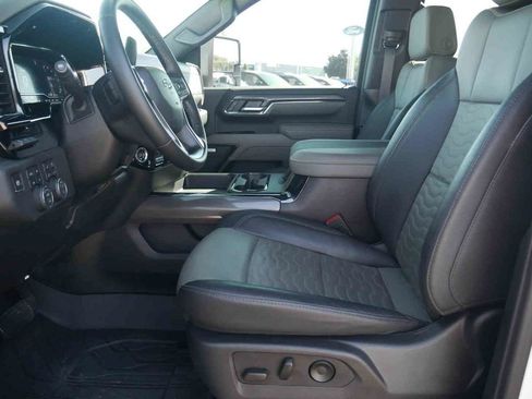 Used 2024 Chevrolet Silverado 2500 ZR2 w/ Technology Package AWD/4WD image 32