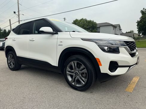 Used 2023 Kia Seltos LX AWD/4WD image 3