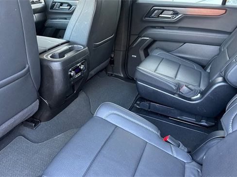 Used 2025 GMC Yukon XL Denali image 12