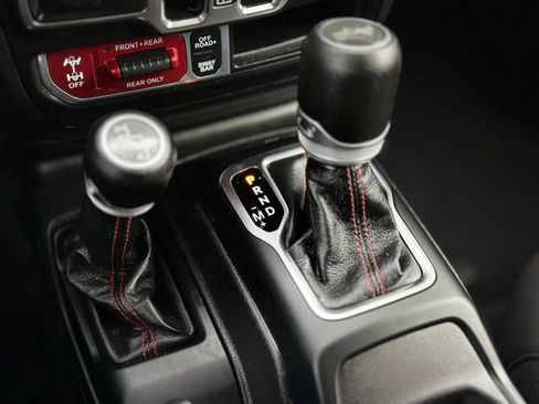 Used 2023 Jeep Wrangler Unlimited Rubicon w/ Cold Weather Group AWD/4WD image 13