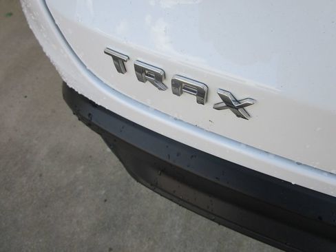 Used 2025 Chevrolet Trax LS FWD image 14