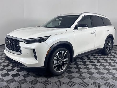 Certified 2025 INFINITI QX60 Luxe w/ Vision Package image 3