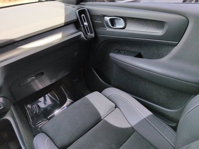 Used 2023 Volvo XC40 Recharge Ultimate w/ Protection Package Premier AWD/4WD image 17