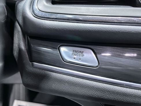 Used 2020 Buick Enclave Essence image 18