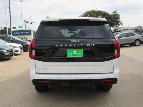 Used 2025 Ford Expedition Active image 9