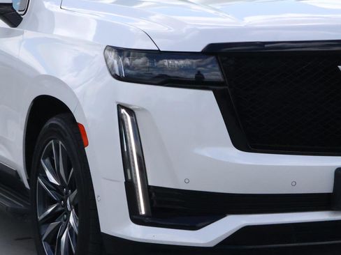 Used 2021 Cadillac Escalade Sport w/ Driver Assist Tech Package image 9