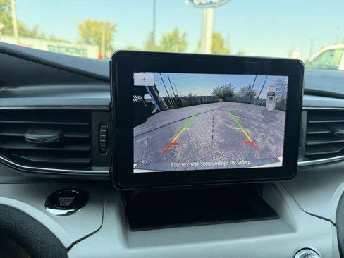 Used 2023 Ford Explorer XLT image 10