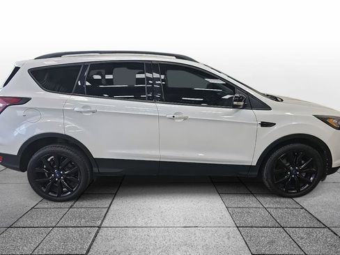 Used 2017 Ford Escape Titanium image 4