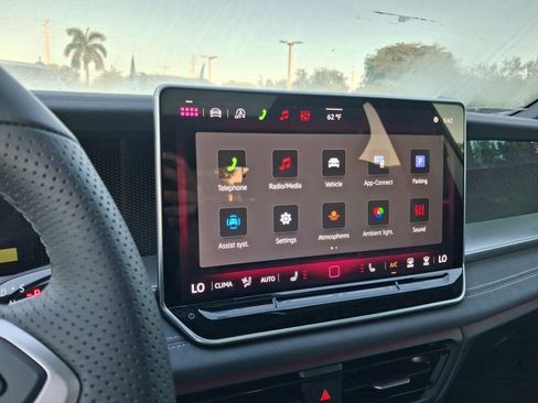 New 2026 Volkswagen Tiguan SE R-Line image 9