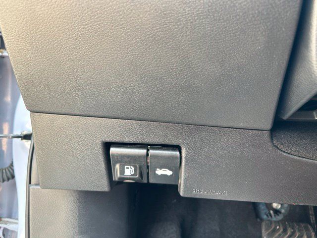 Used 2024 Nissan Versa SR FWD image 17