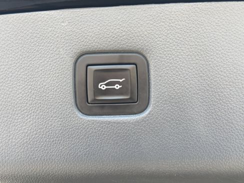 Used 2019 Chevrolet Blazer LT w/ Sun and Wheels Package FWD image 17