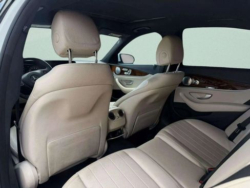 Used 2017 Mercedes-Benz E 300 4MATIC image 17