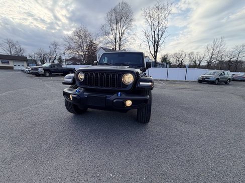 Used 2024 Jeep Wrangler Unlimited w/ Convenience Group AWD/4WD image 3