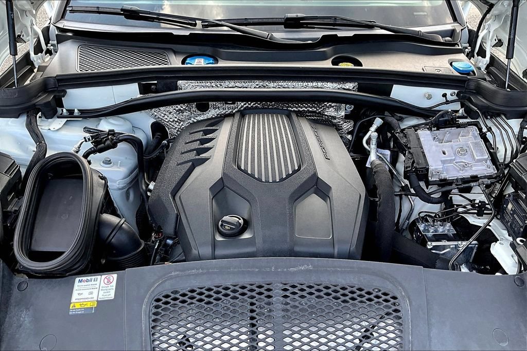 Used 2022 Porsche Macan AWD/4WD image 30