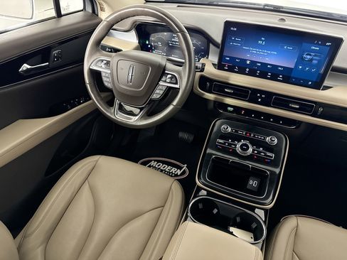 Used 2022 Lincoln Nautilus AWD w/ Premium Package image 28